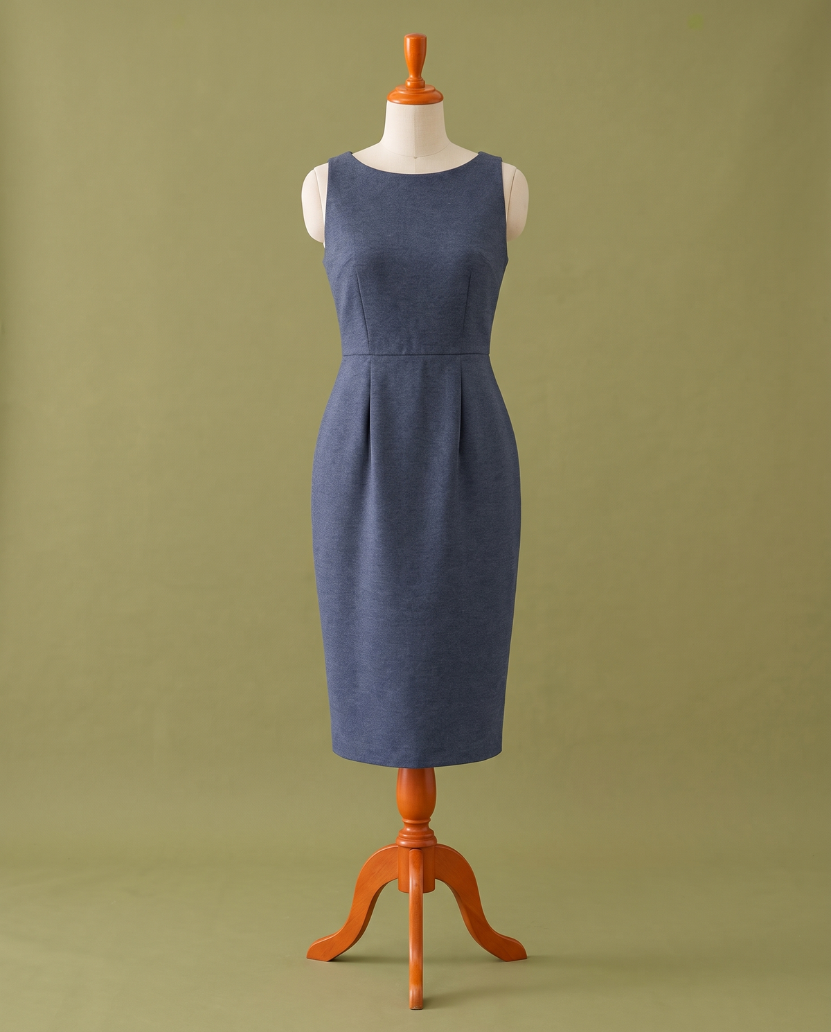 Tailored grey midi dress, front
